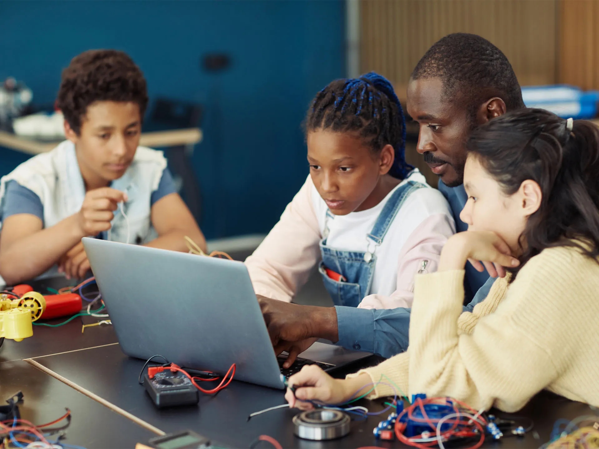 LXE Digital team member leading a Fix-It Own It workshop with middle school students, teaching them how to upgrade and test their own computers in partnership with American Family Insurance